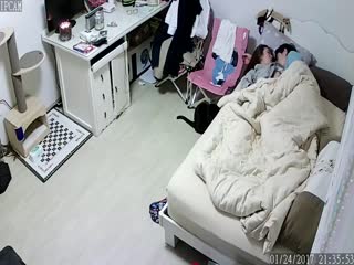 黑客破解家庭摄像头监控小夫妻在床上啪啪妹子奶子挺大男的太弱几